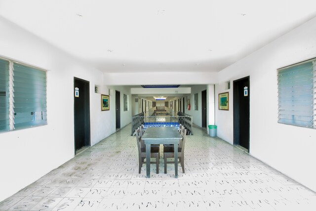 OYO Hotel Cristal gallery 8