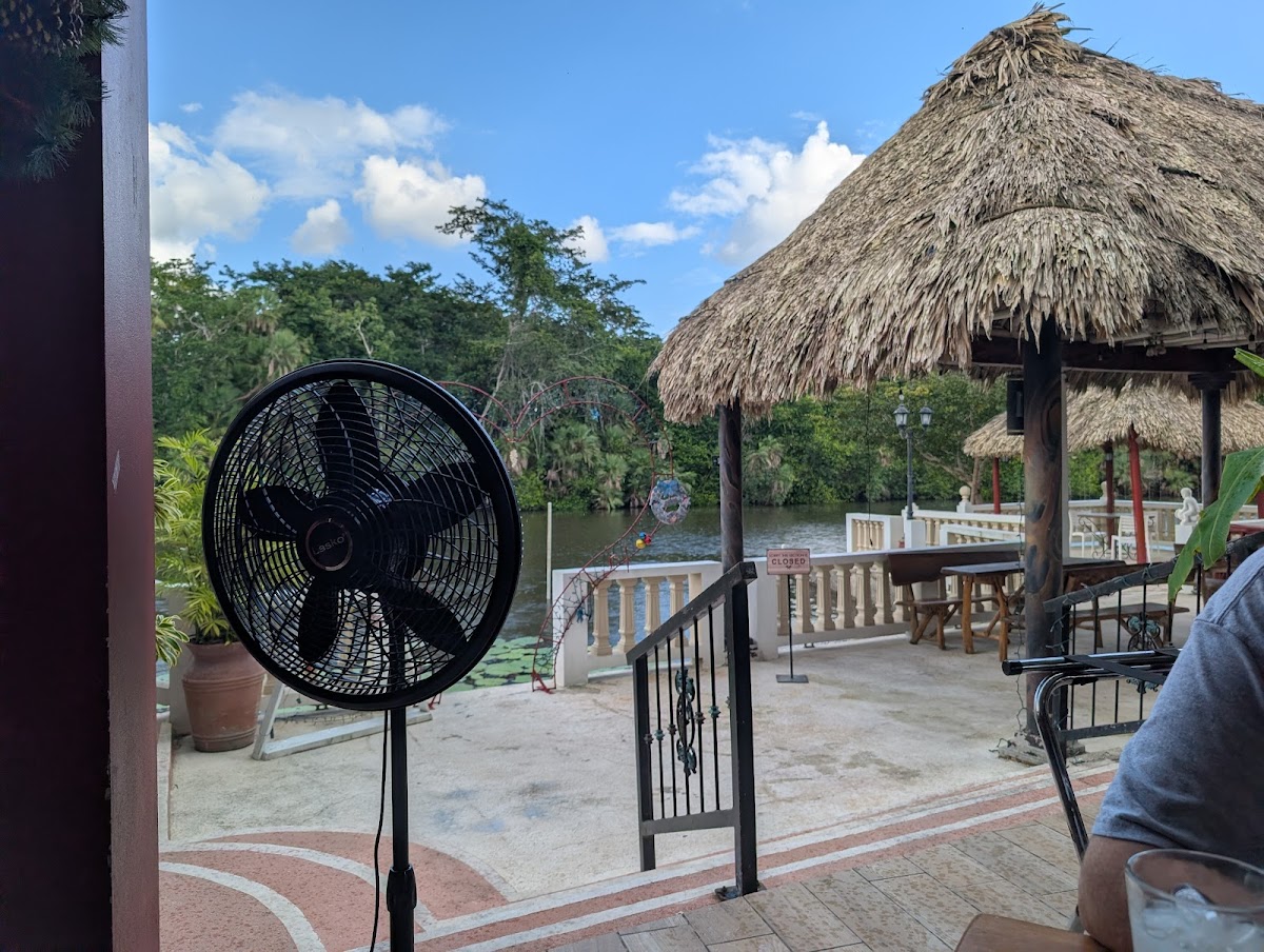 Maracas Bar & Grill gallery 5