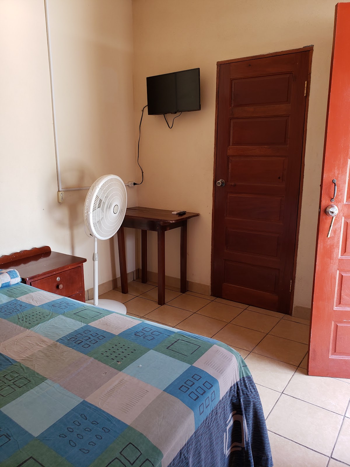 Reyes Guest House gallery 2