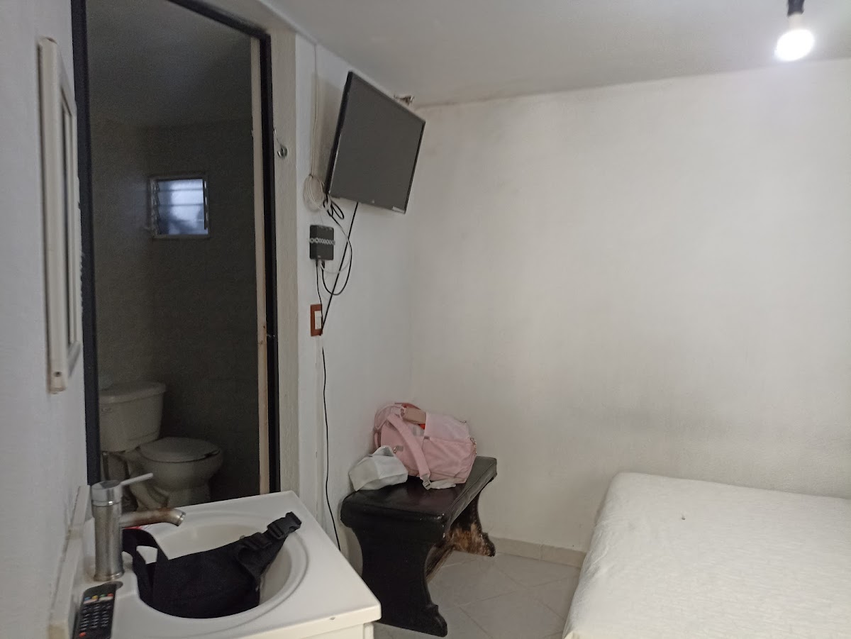 Hostal Aeropuerto gallery 5