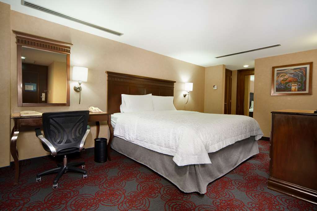 Hampton Inn &amp; Suites Mexico City - Centro Historico gallery 2