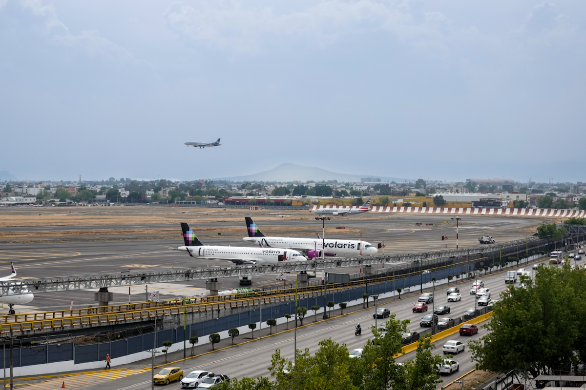 Hotel Aeropuerto cover