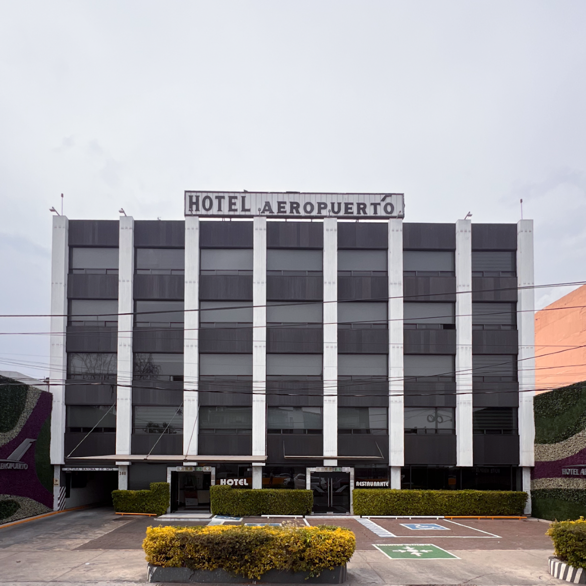 Hotel Aeropuerto gallery 7