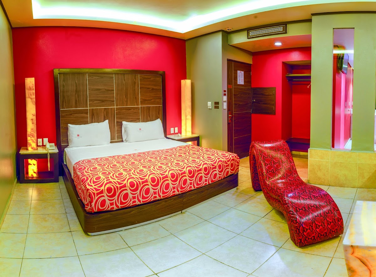 Plutarco Motel Suites cover