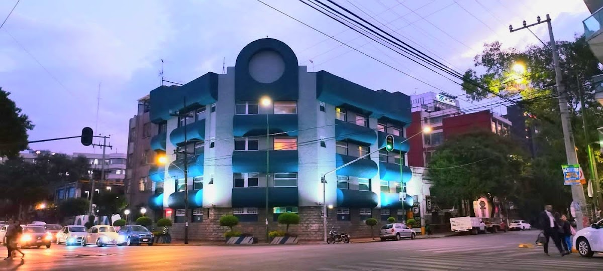 Hotel Muy cover