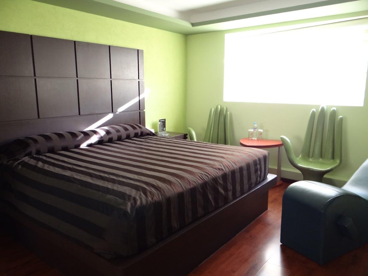 Motel La Raza gallery 2