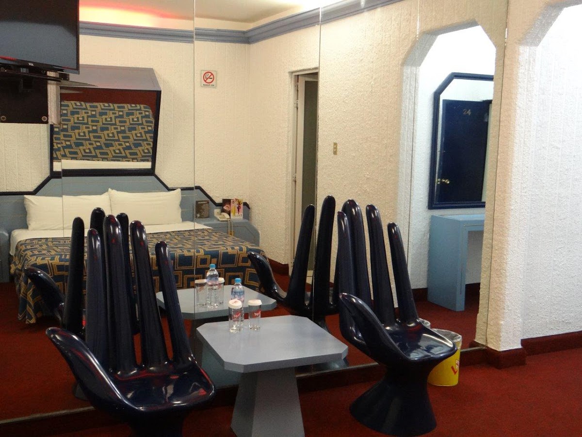 Motel La Raza gallery 3
