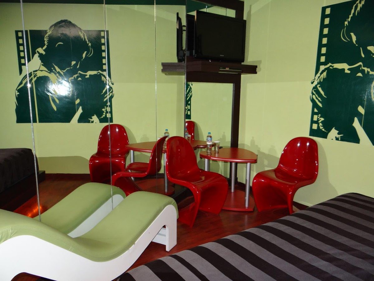 Motel La Raza gallery 4