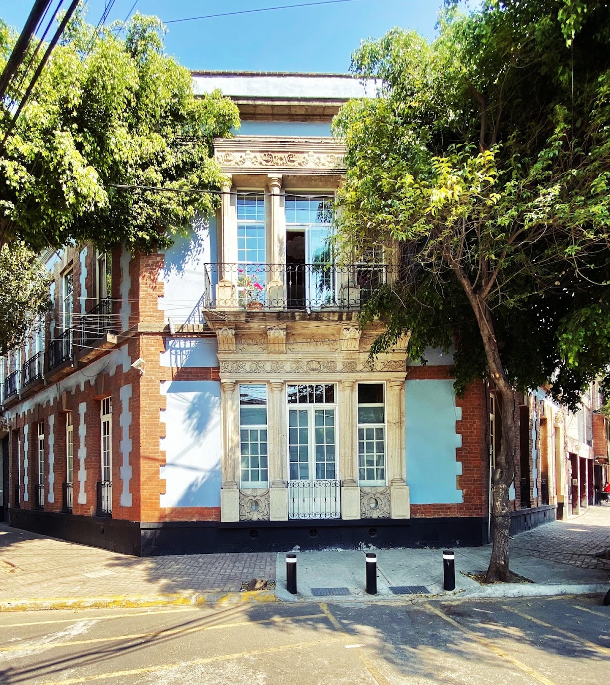 El Patio 77 cover
