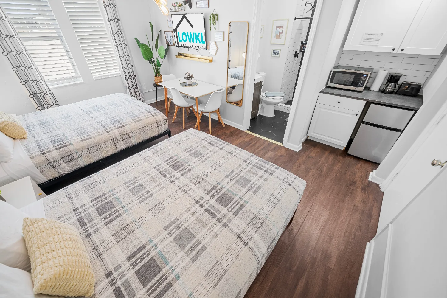 Nine20 Collins Apartments By Lowkl gallery 12