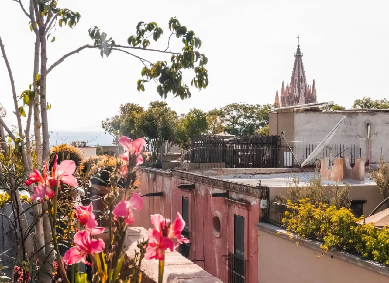 Downtown Suite w/ King Bed, AC & Steps to Sunset Rooftop gallery 10