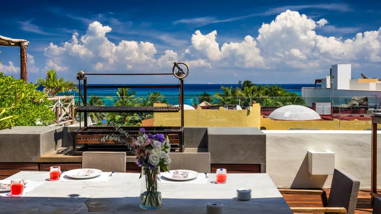 Luxury Downtown Villa gallery 9