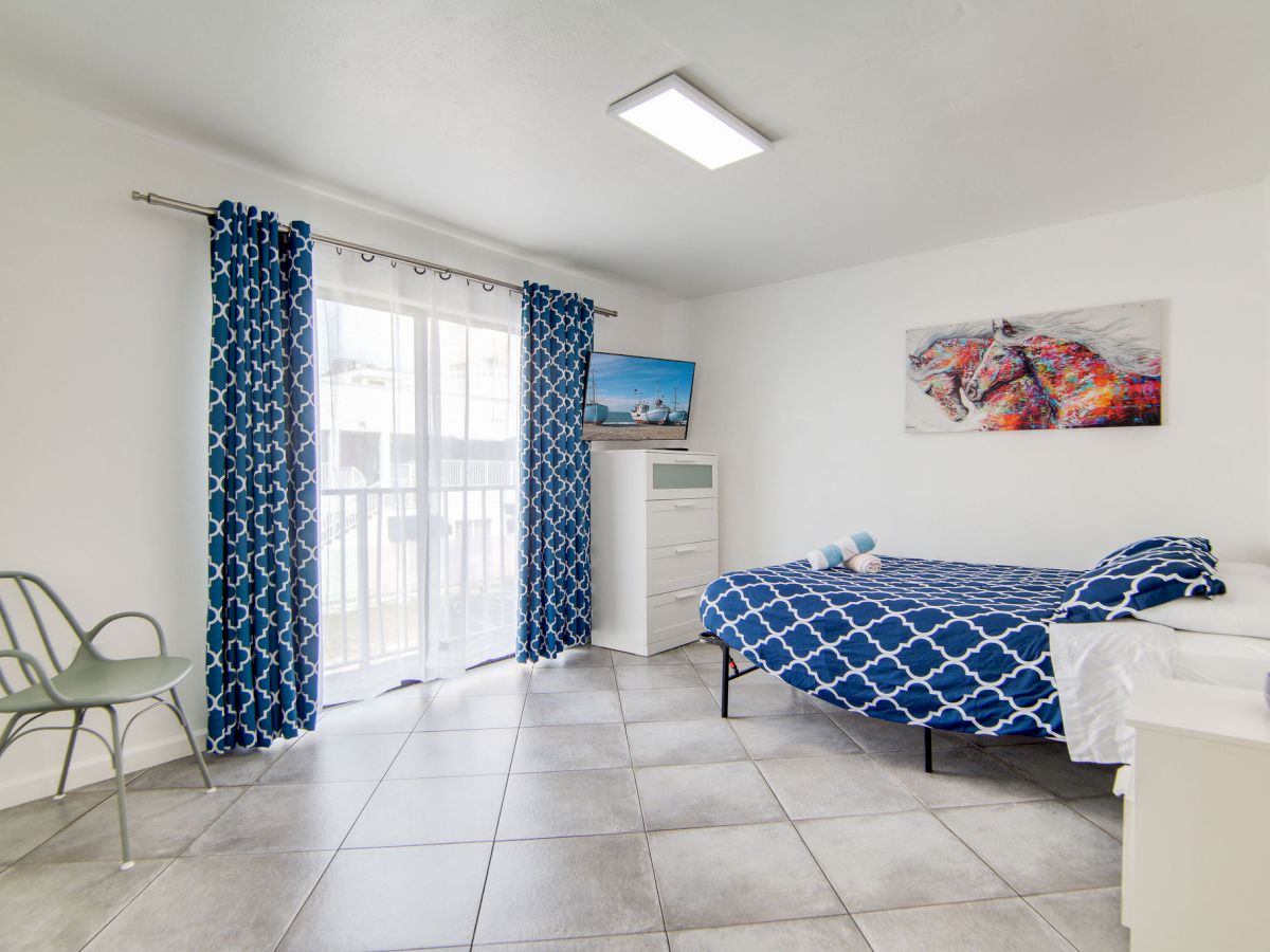 Collins 2 Bedroom with Free Parking by Deco 305 gallery 9
