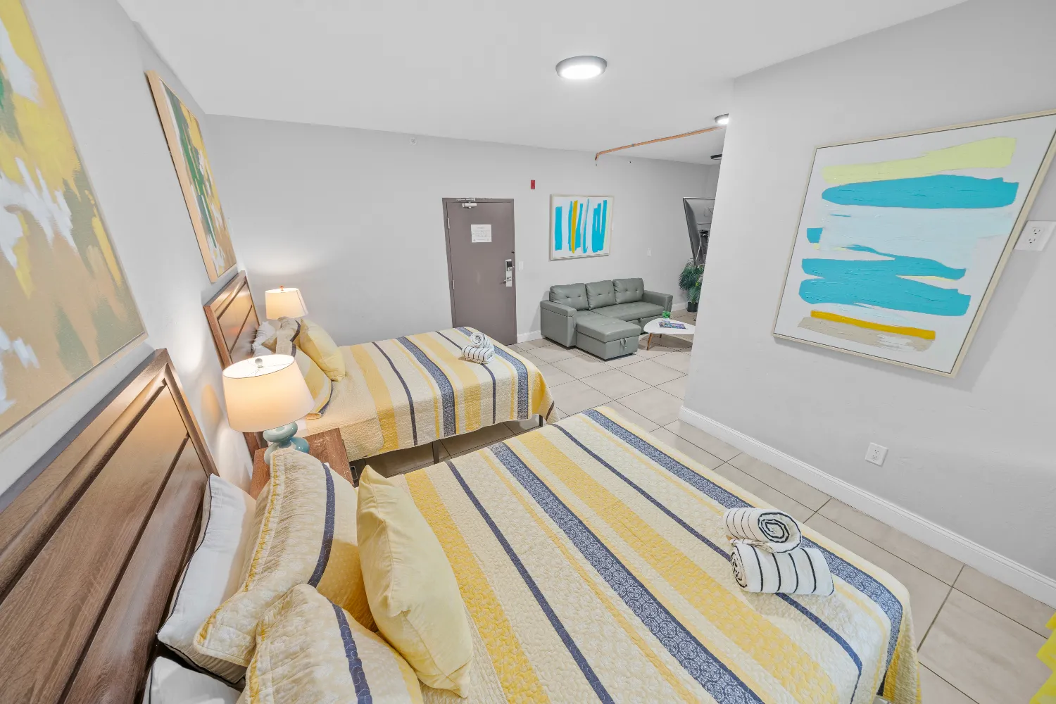 Miami International Apartments by Lowkl gallery 13
