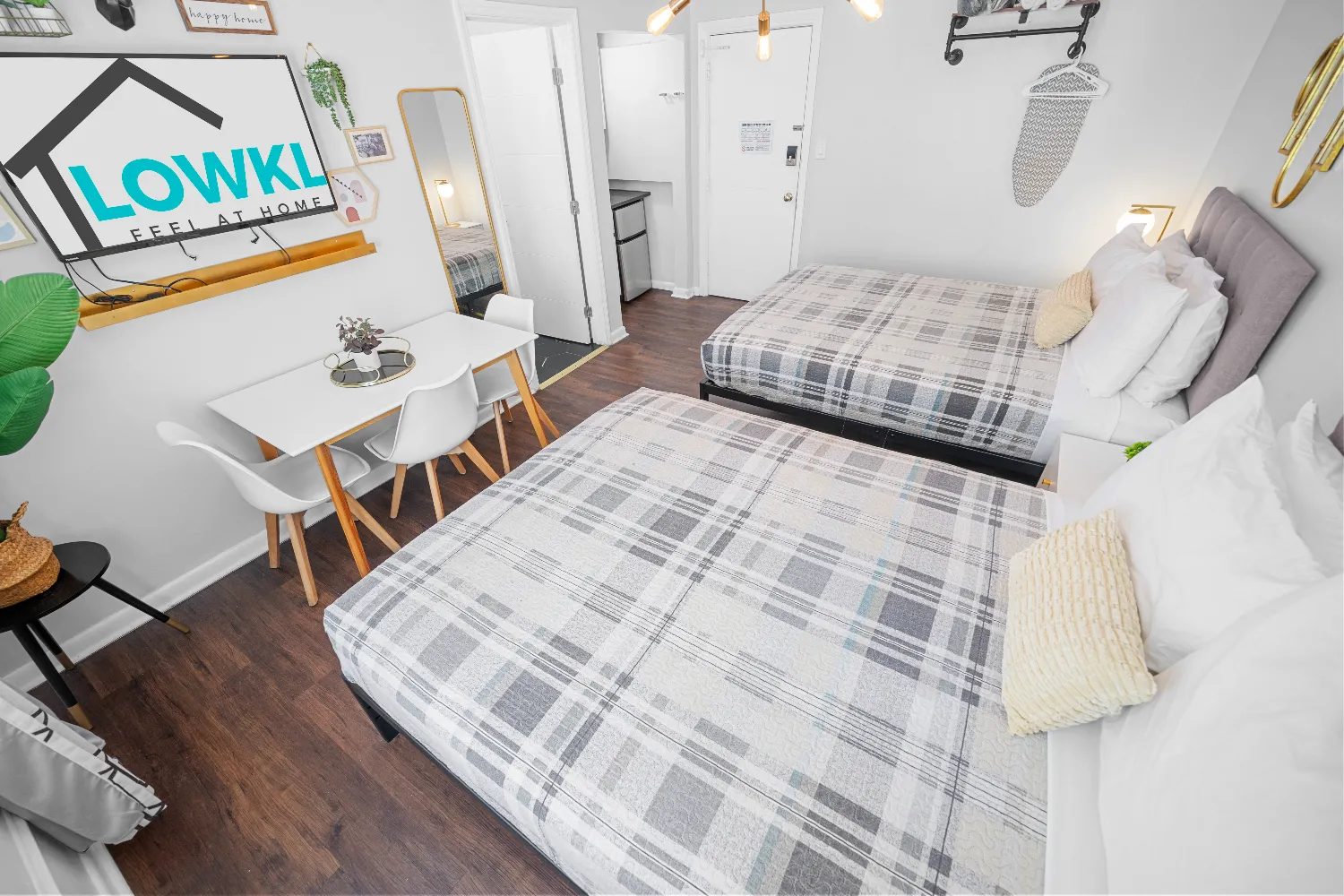 Nine20 Collins Apartments By Lowkl gallery 13