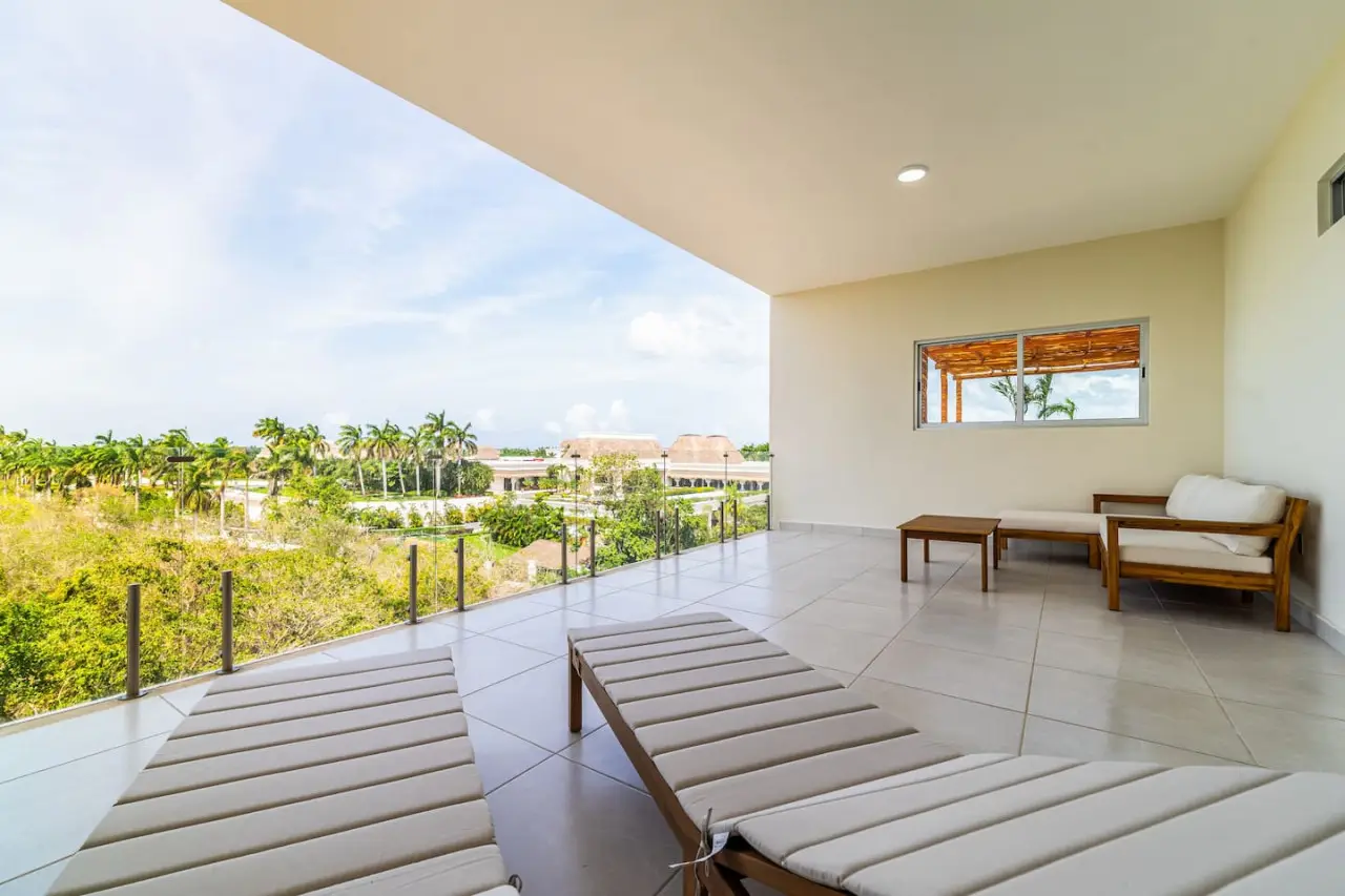 Elegant Penthouse w/ Jungle View Terrace, Pool, Jacuzzi gallery 8