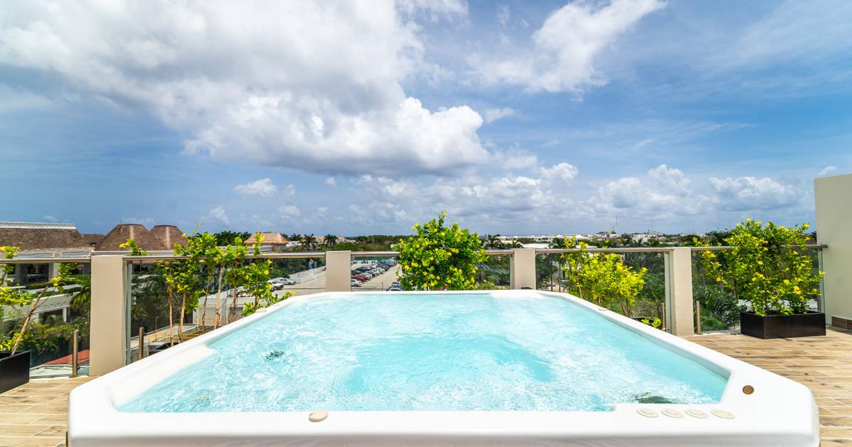 Elegant Penthouse w/ Jungle View Terrace, Pool, Jacuzzi gallery 1