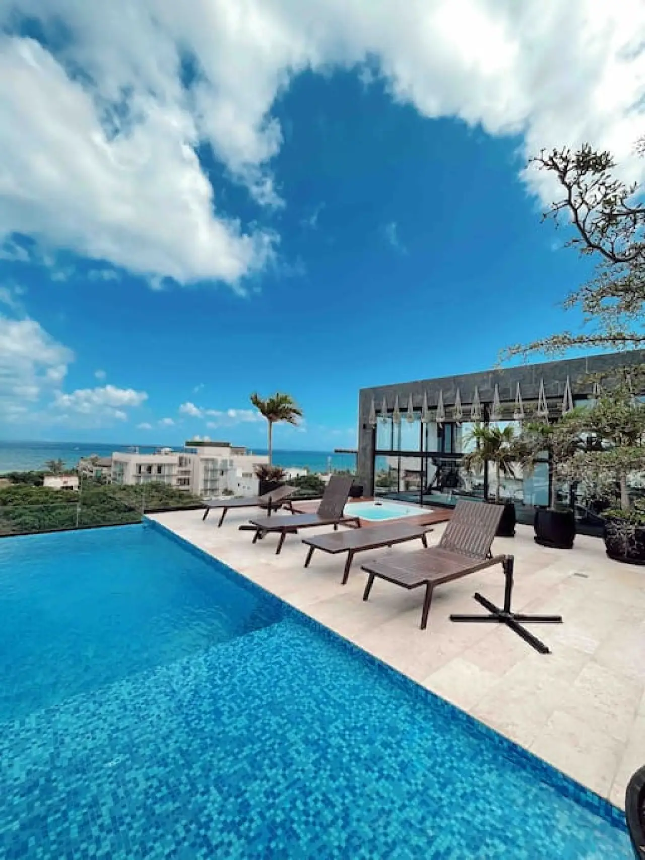 Luxury Stay at Menesse 08 – Pool, Jacuzzi, Sauna & Gym Included gallery 7