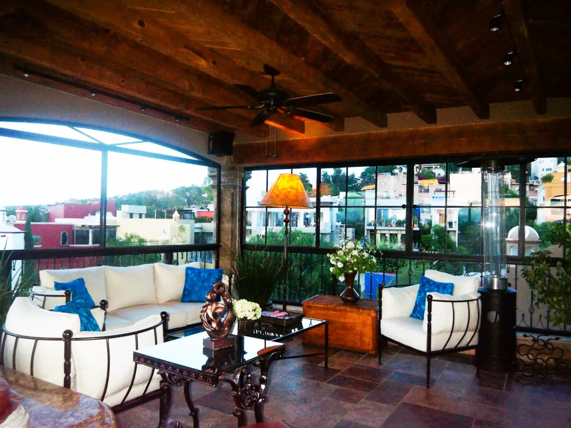 Stunning 3-Bedroom Villa with Rooftop Kitchen, Hot Tub, Firepit & BBQ gallery 6
