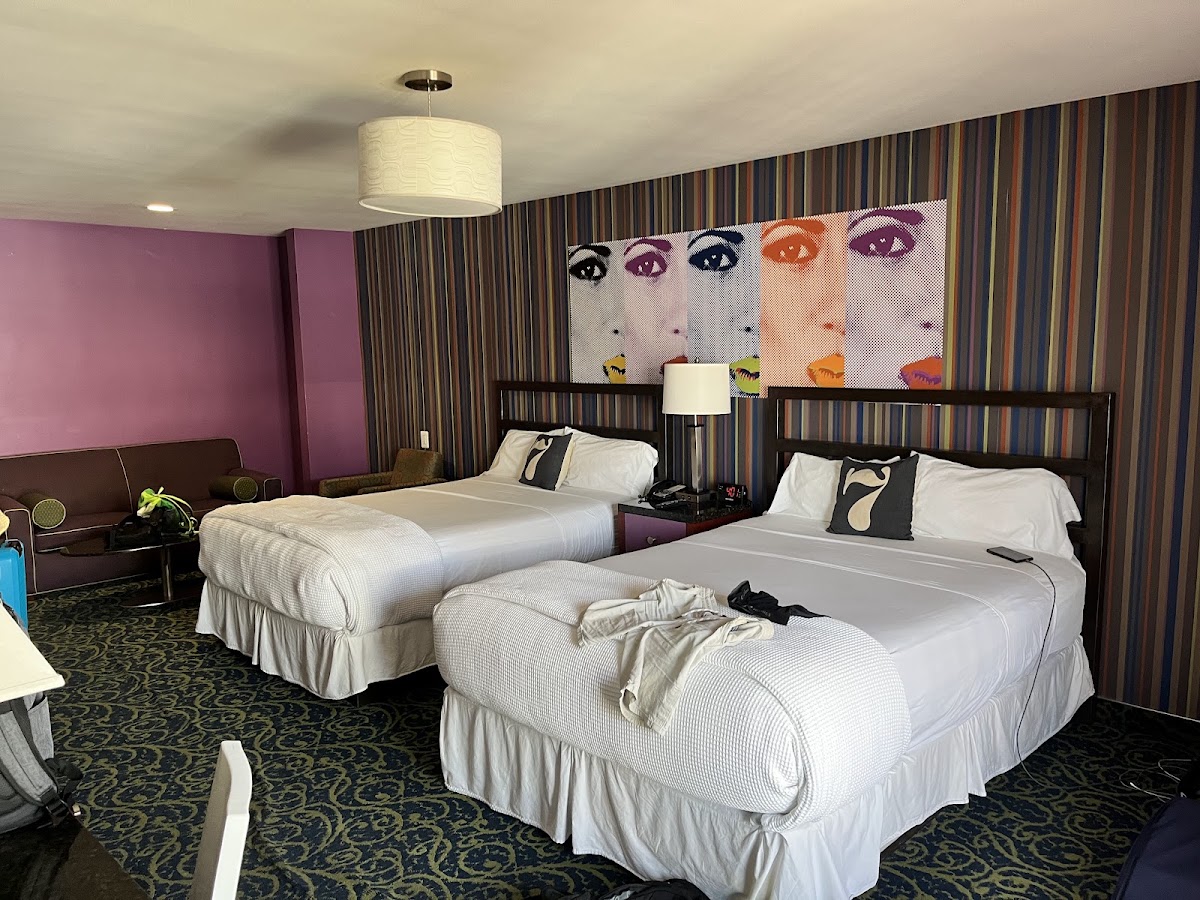 7 Springs Inn & Suites gallery 2