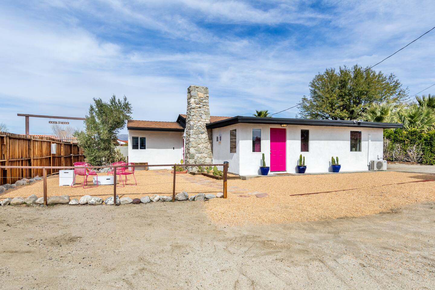 Casa de Frida-Gated House+Hot Tub+ Huge yard gallery 1
