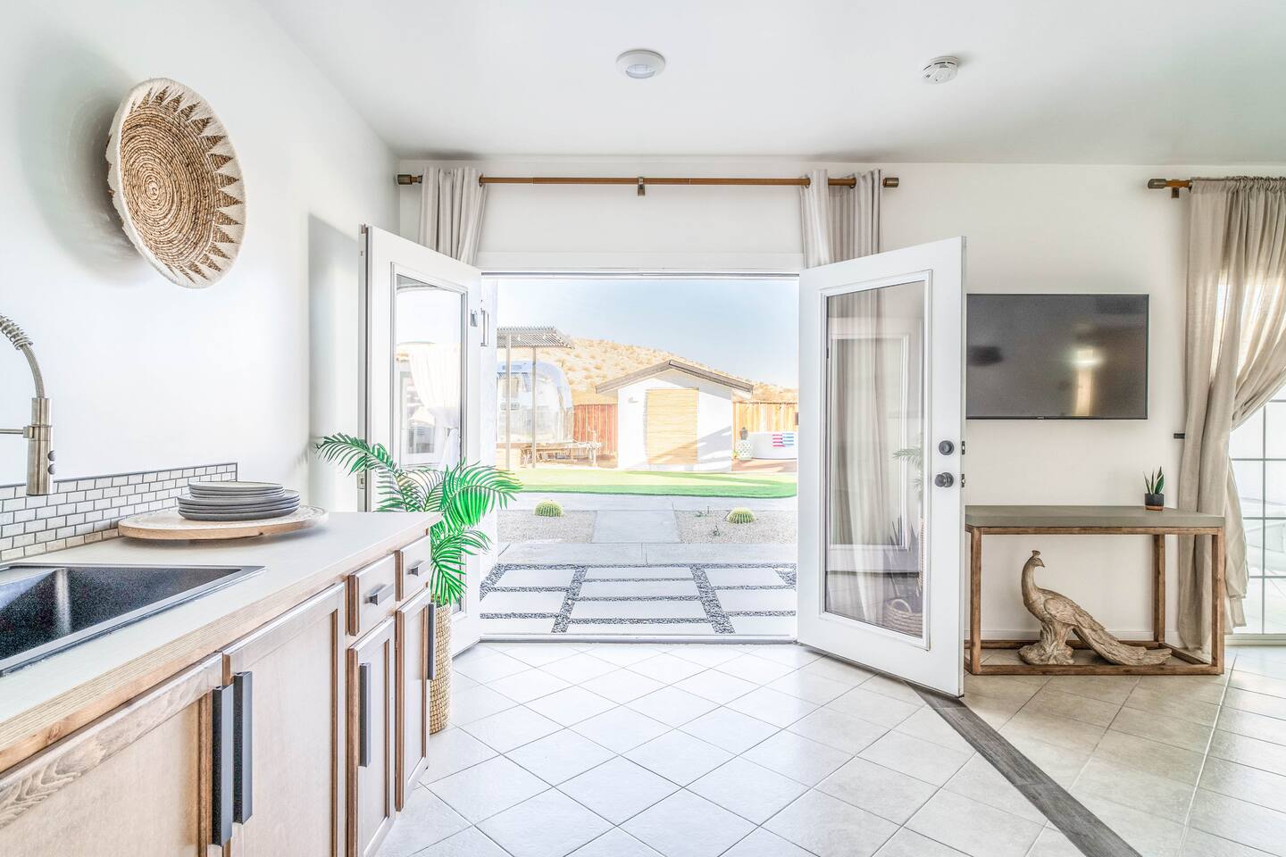 Starlit Nights Getaway w/ Soaking Tub gallery 3