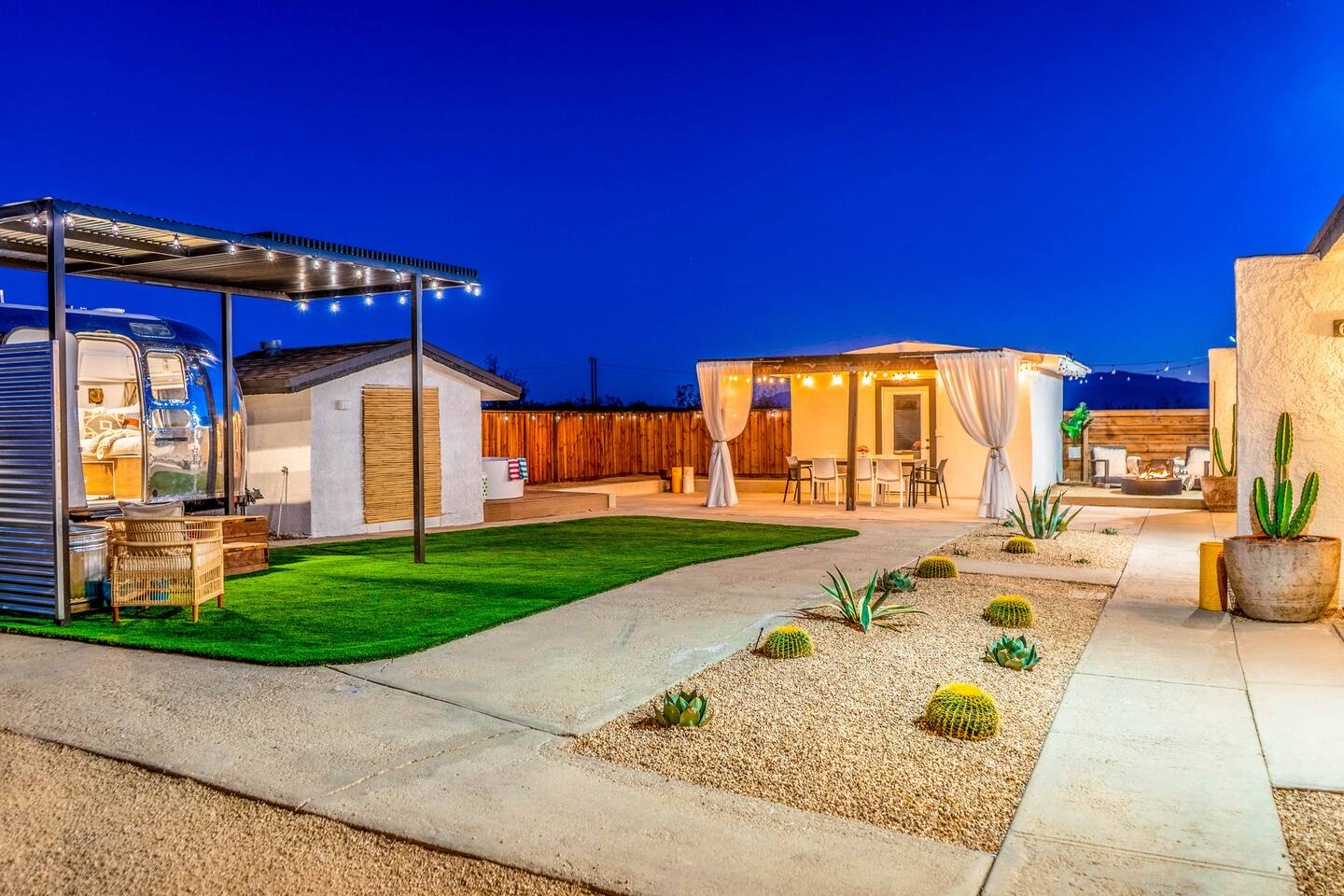 Starlit Nights Getaway w/ Soaking Tub gallery 1