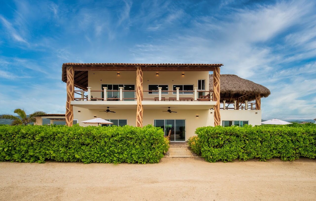 Casa Colores Beach House gallery 1