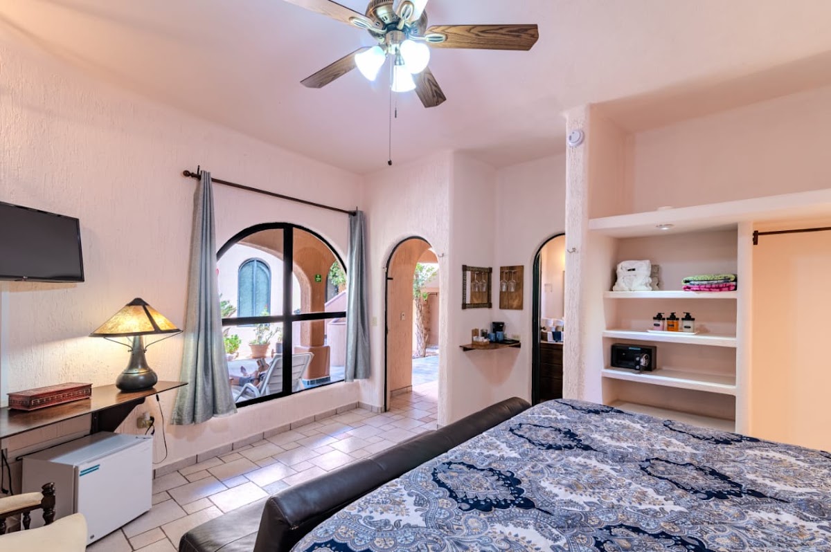 Casa Kootenay Waterfront BnB gallery 2