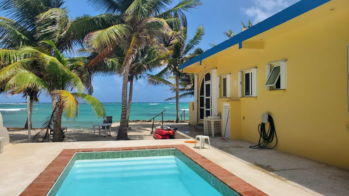 Castaway Palms Beachfront House gallery 1