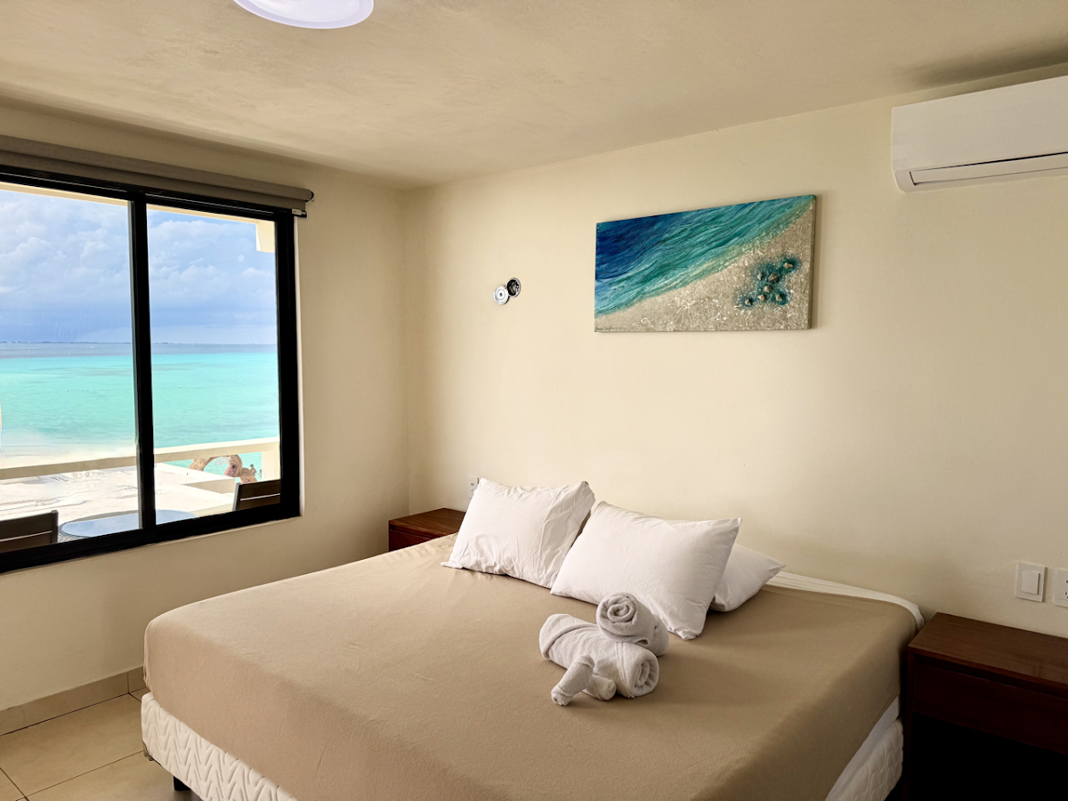 Cuxos Hotel & Chichis and Charlies gallery 2