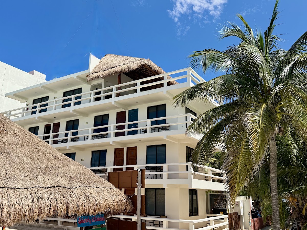 Cuxos Hotel & Chichis and Charlies gallery 6