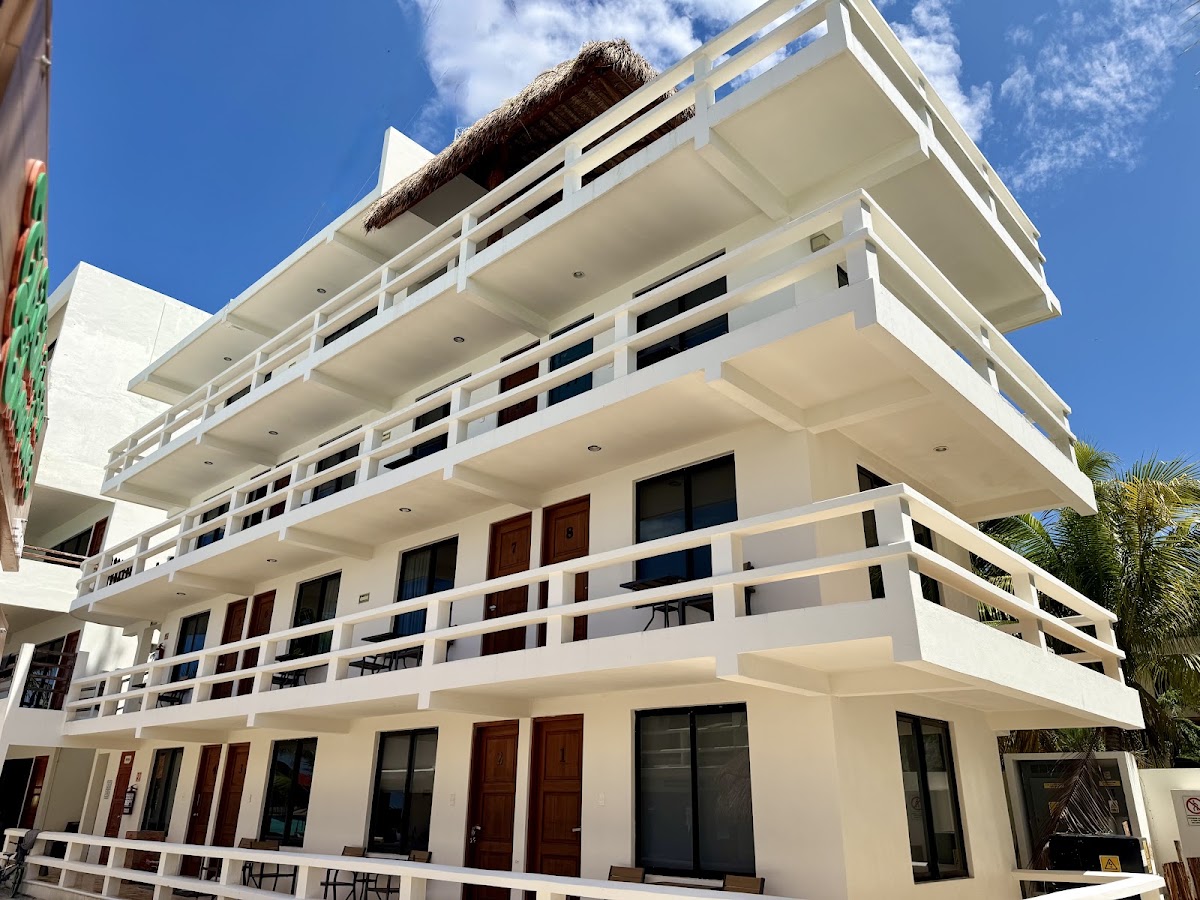 Cuxos Hotel & Chichis and Charlies gallery 8