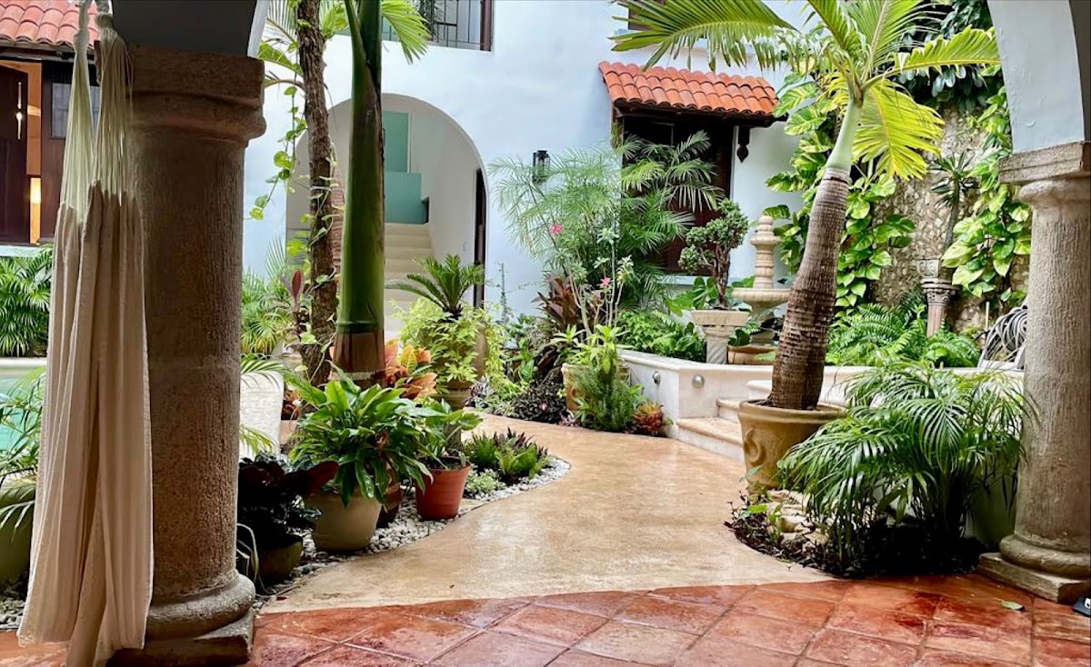 DezMont Guest House gallery 1