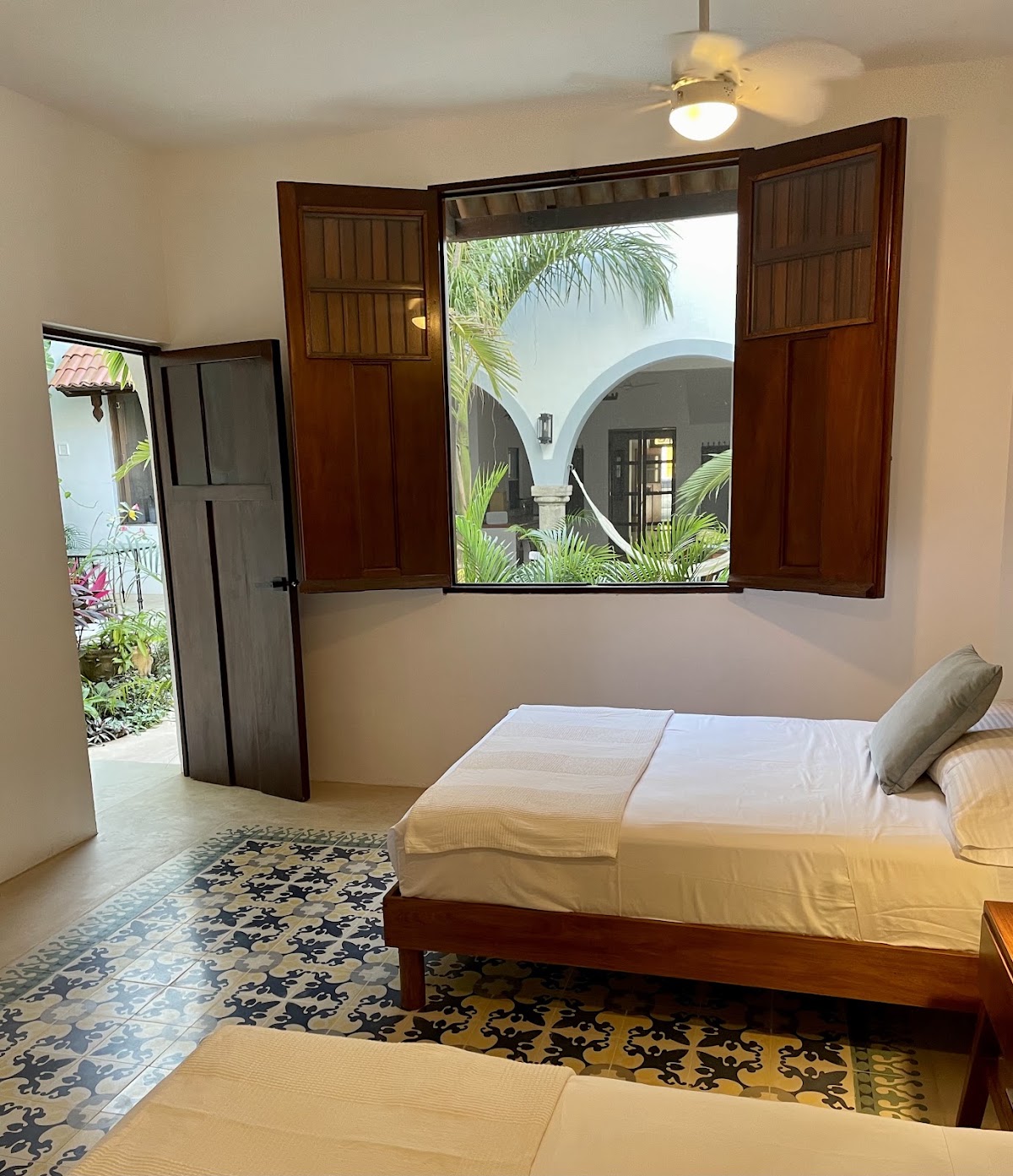 DezMont Guest House gallery 2