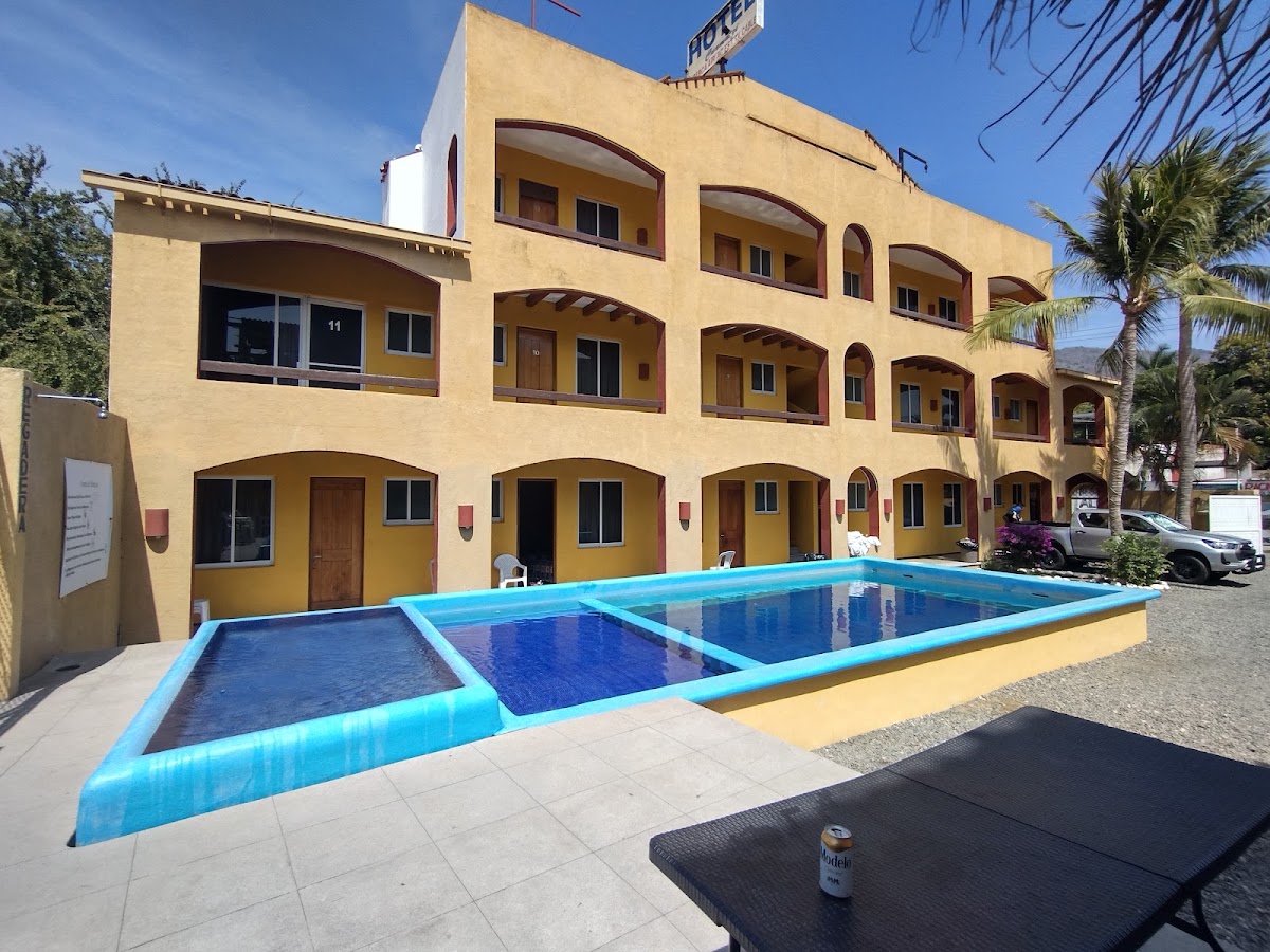 Hotel Cuamatzi Zihuatanejo gallery 1