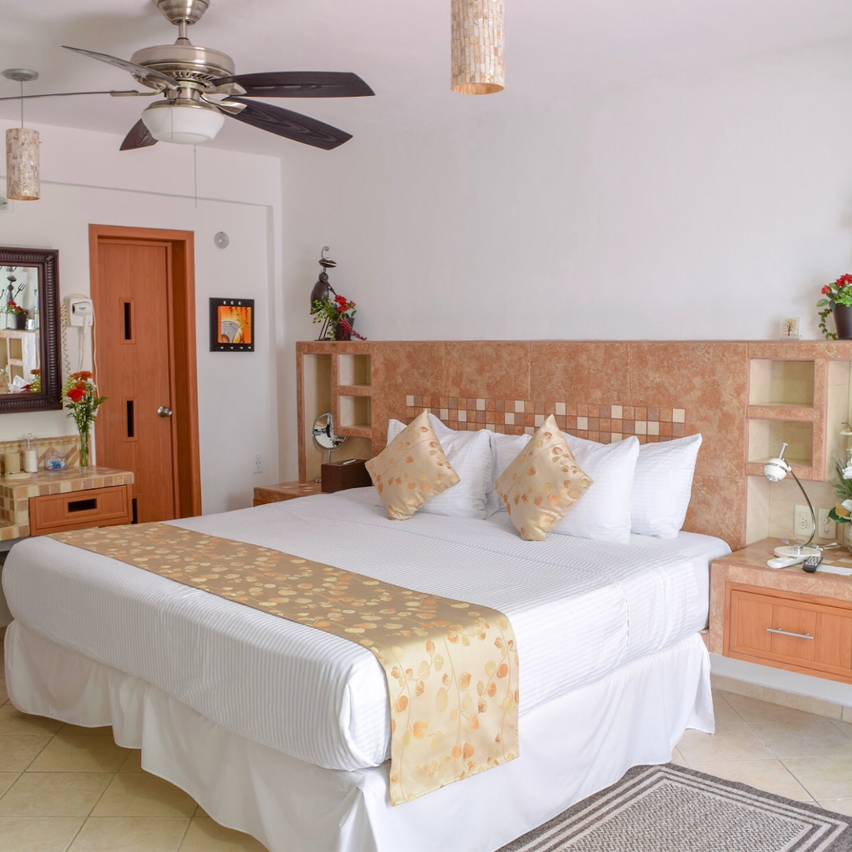Hotel & Suites Bucaneros gallery 2