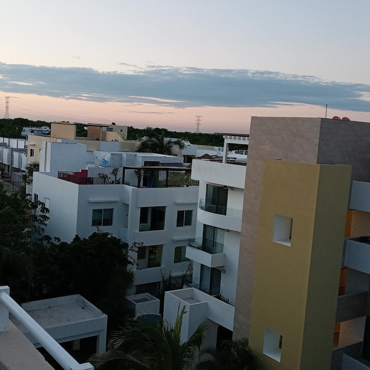Luxurious 3 Bedrooms Rooftop Penthouse gallery 4
