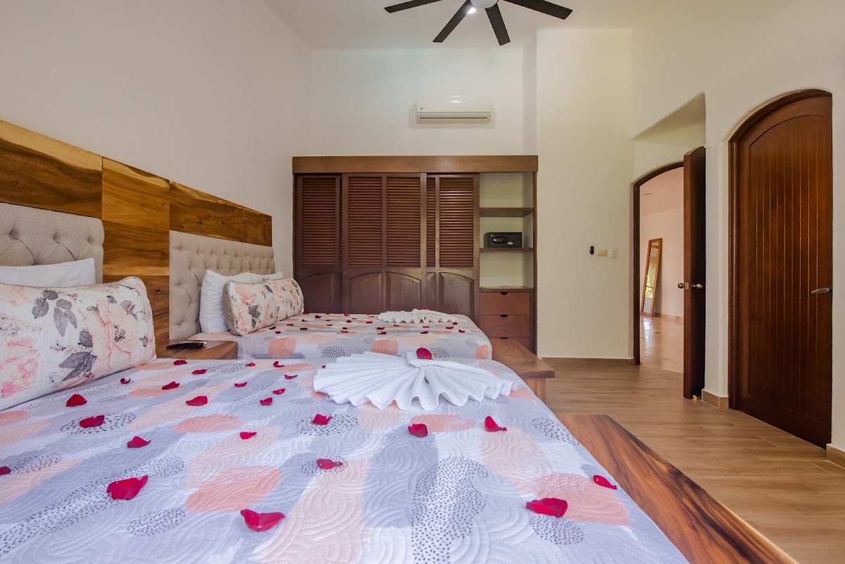 Luxurious 4 to 5-Bedroom Villa with Private Pool, Playacar, Playa del Carmen gallery 2