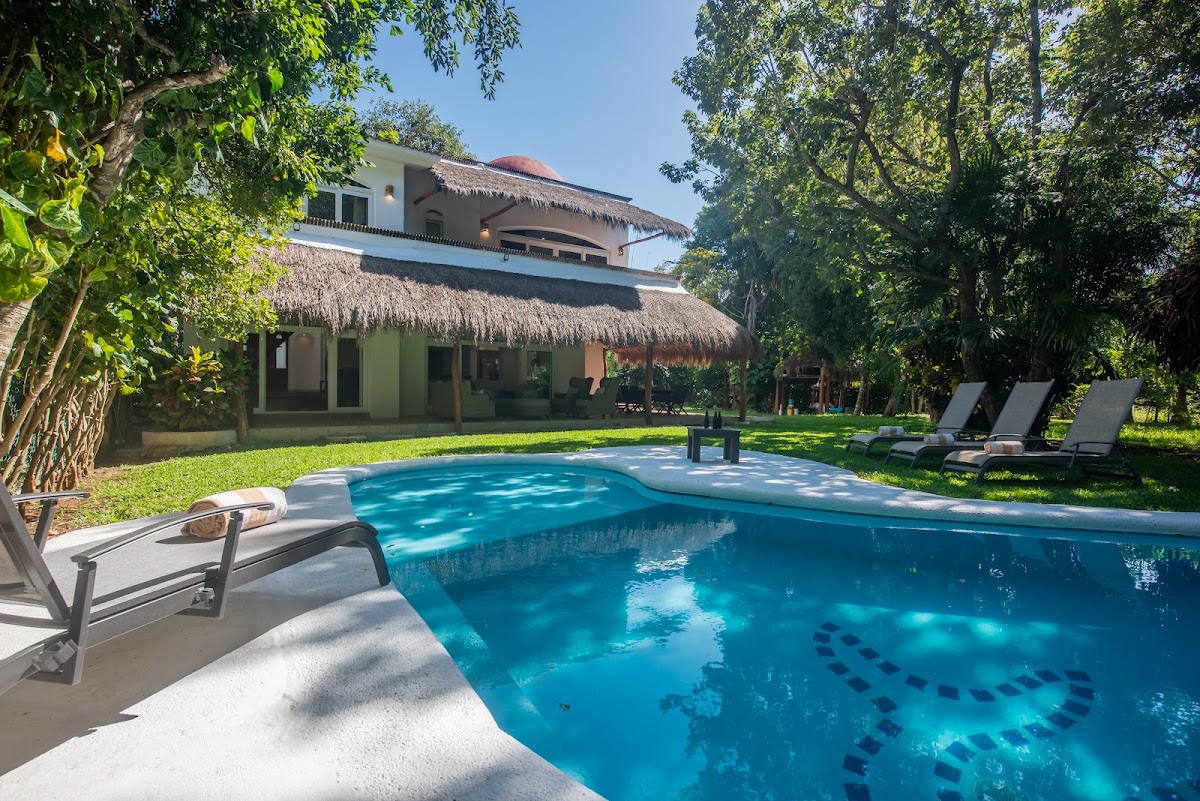 Luxurious 4 to 5-Bedroom Villa with Private Pool, Playacar, Playa del Carmen gallery 3
