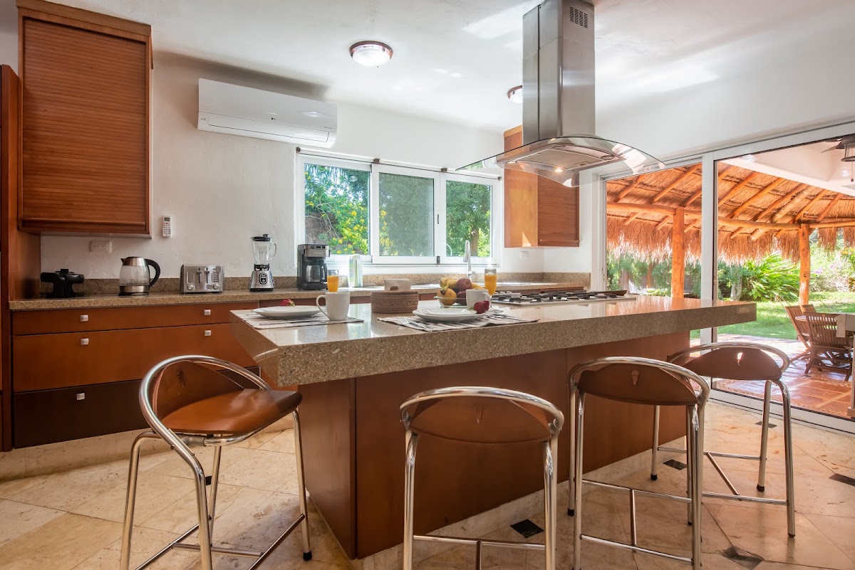 Luxurious 4 to 5-Bedroom Villa with Private Pool, Playacar, Playa del Carmen gallery 8