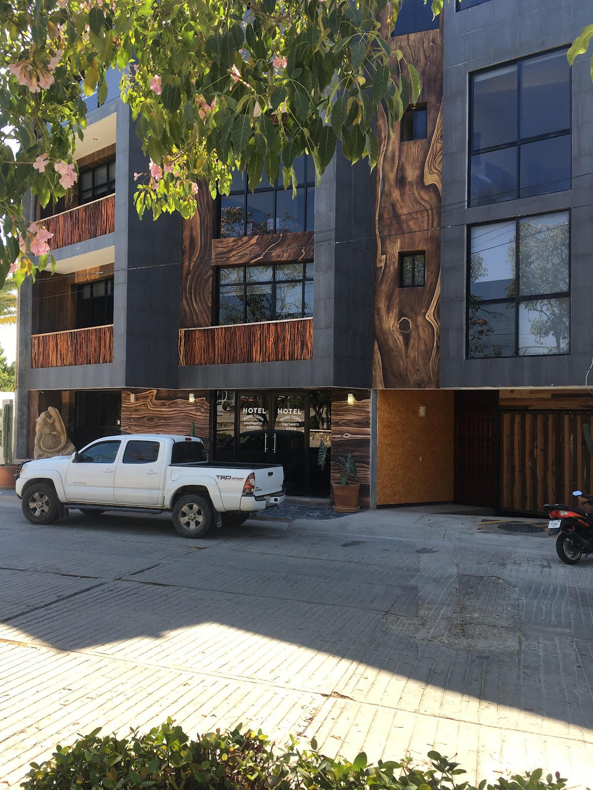Madre Tierra Hotel gallery 1