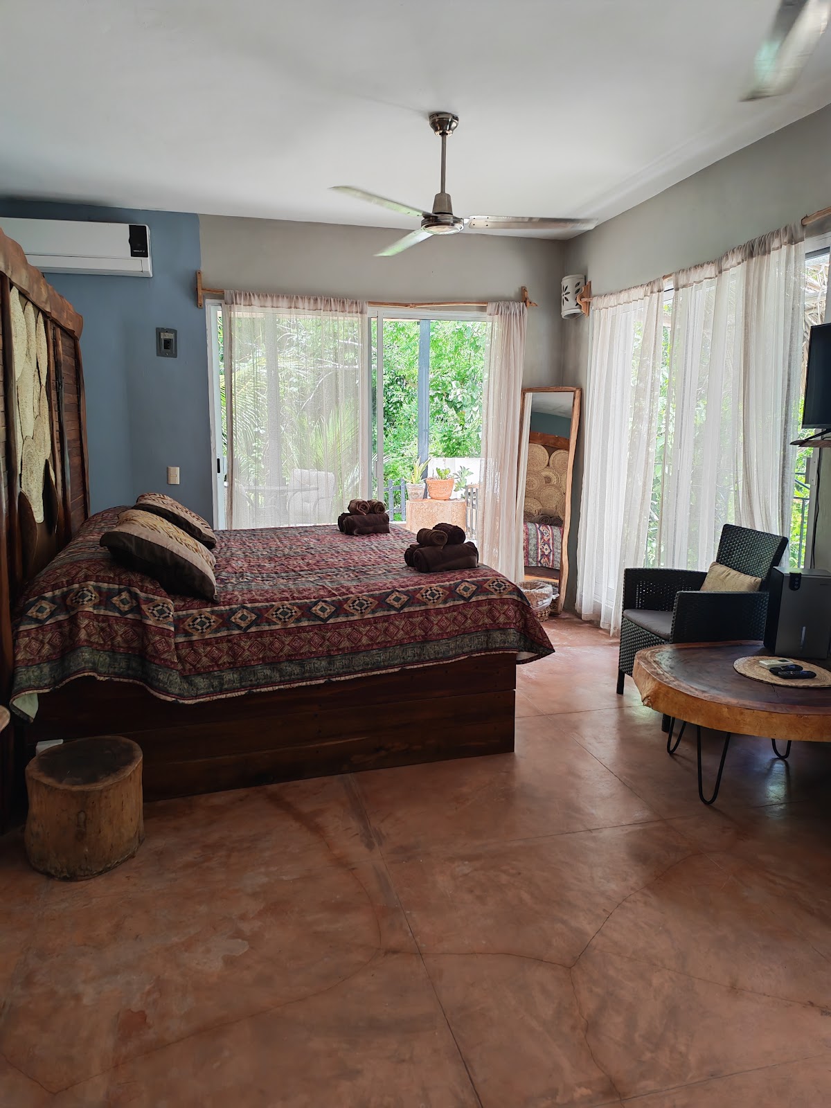 Maya Cala gallery 2