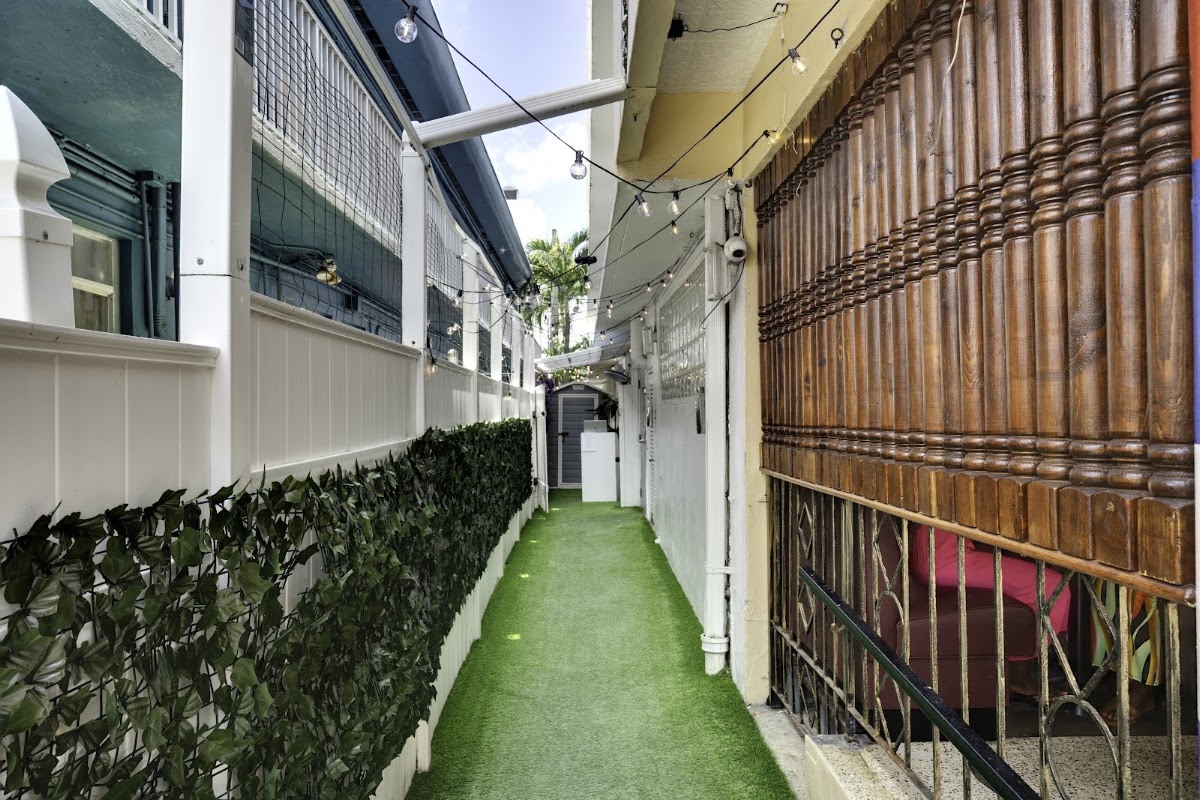 Miami International Apartments by Lowkl gallery 1