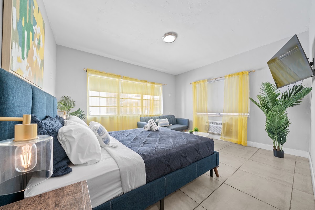 Miami International Apartments by Lowkl gallery 2
