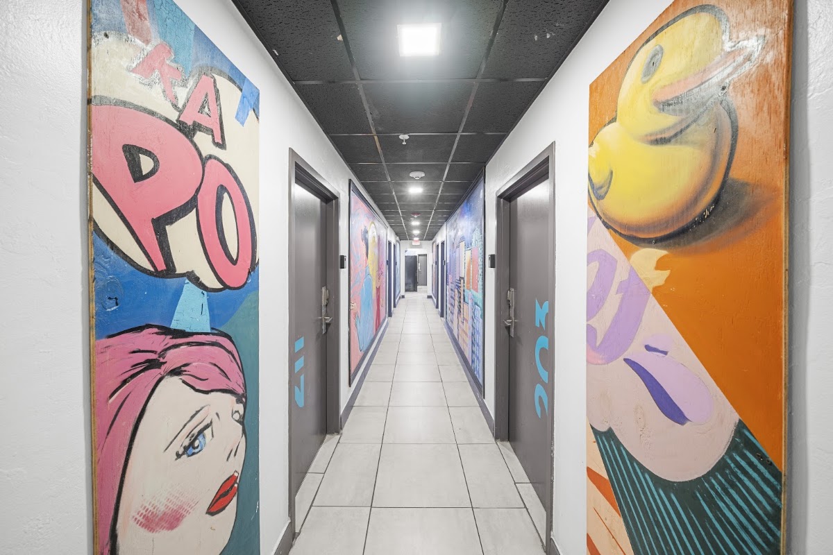 Miami International Apartments by Lowkl gallery 5