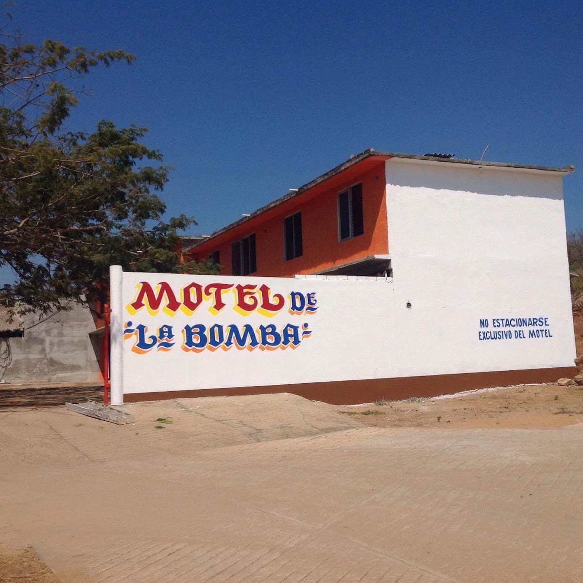 Motel De La Bomba gallery 2