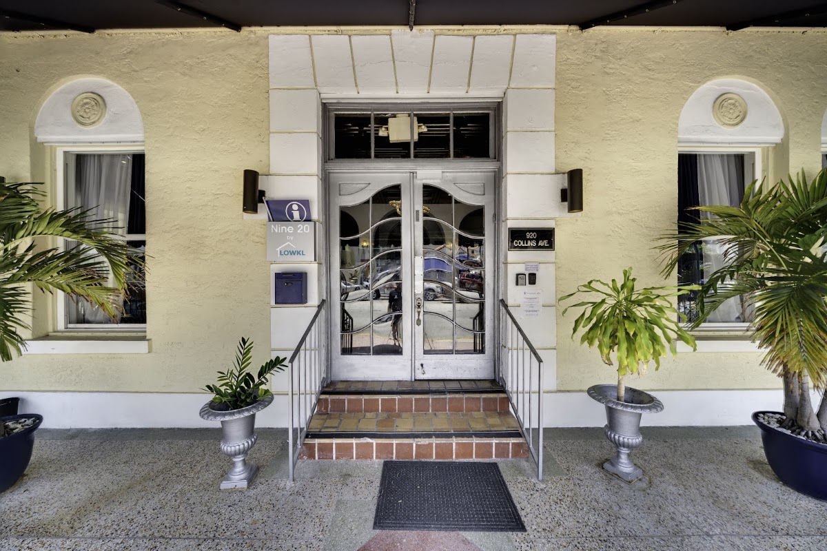 Nine20 Collins Apartments By Lowkl gallery 1