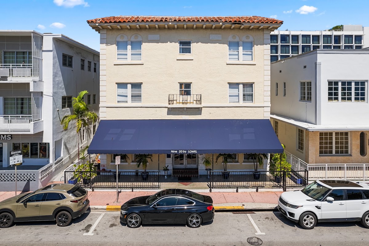 Nine20 Collins Apartments By Lowkl gallery 3