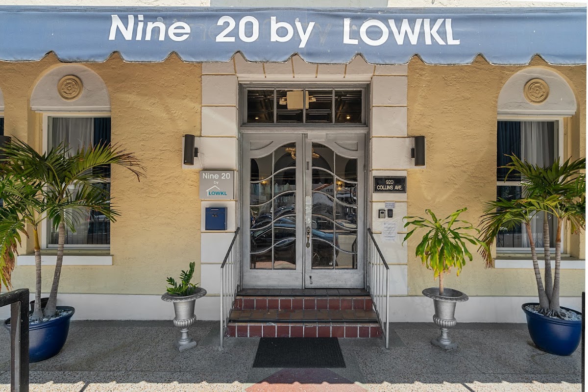 Nine20 Collins Apartments By Lowkl gallery 5